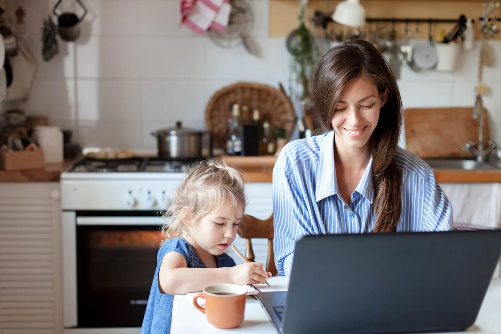 مزایای استخدام مادریار چیست؟