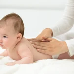 آموزش کامل ماساژ نوزاد (فواید و نکات ماساژ کودک)
