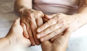 مراقبت از سالمند (نکات مهم برای نگهداری از سالمند در منزل )